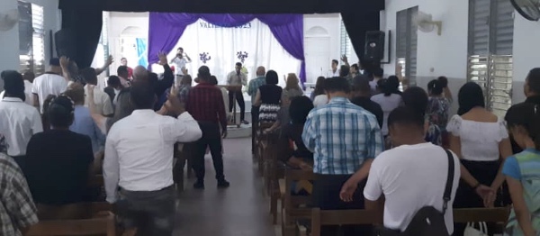 Una reunión religiosa en Cuba.